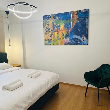 Aristotelous Square N.4 *