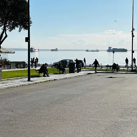 Aristotelous Square N.4 *